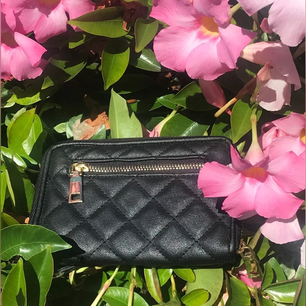 Laura Ashley EnRoute Black Quilted Wristlet/Passport Travel Wallet NWOT